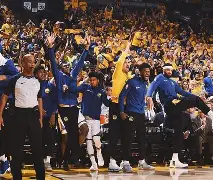 关于勇士队卫冕之路波折不断，仍努力奋斗的信息