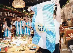 c7娱乐官网-关于巴塞罗那球员集体庆祝进球，展现团队合作精神的信息