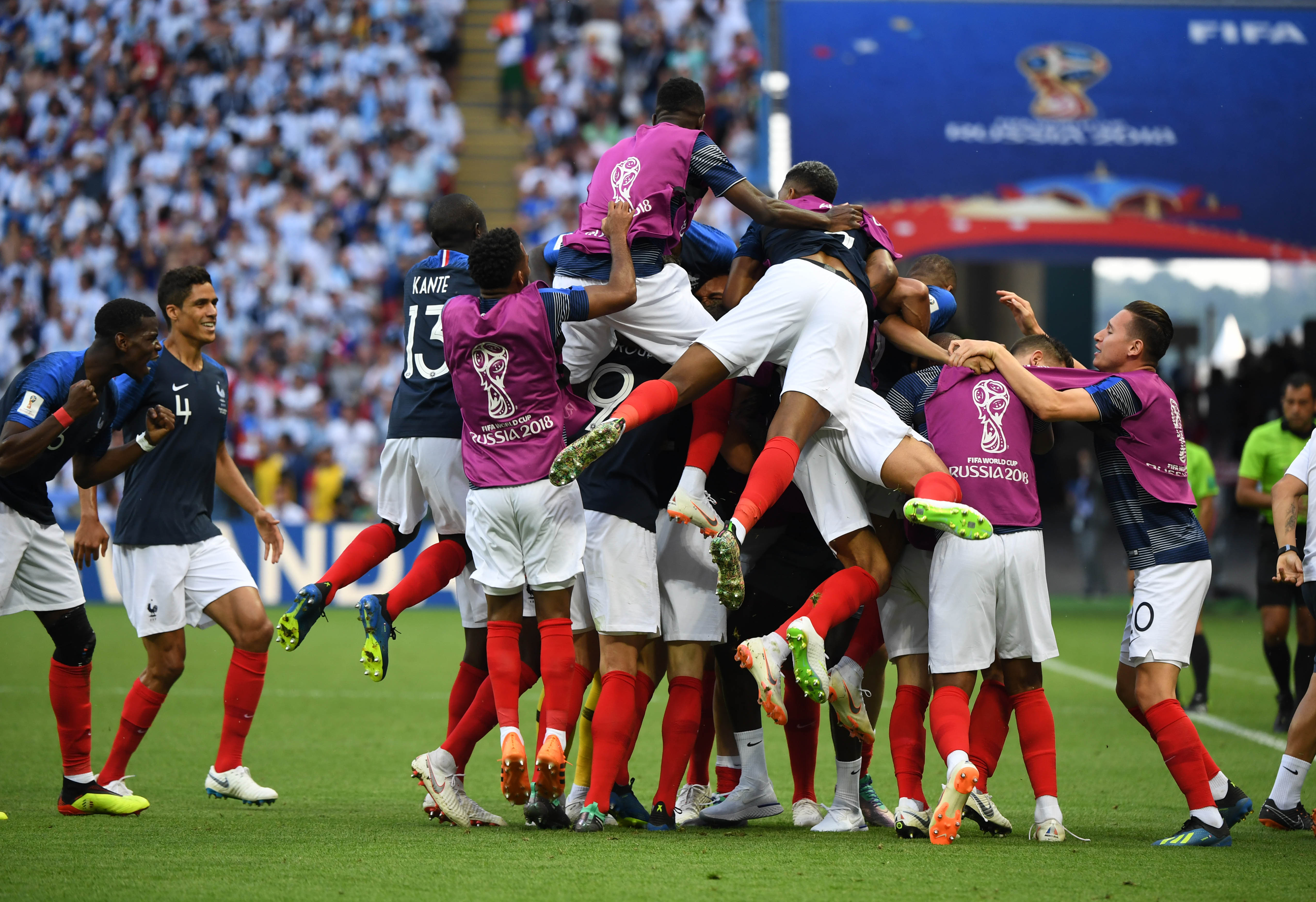 c7c7.app-球场盛事！欧洲足球比赛将上演一幕幕精彩瞬间！的简单介绍