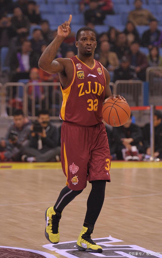 内线力量悍将成为锋线保障，助球队稳步前行(nba强力内线)